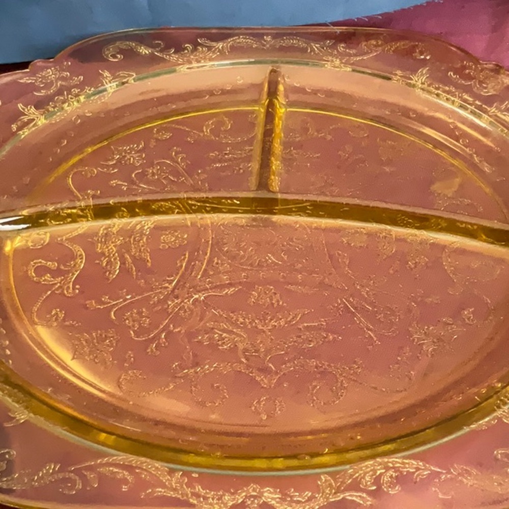 Vintage Federal 1930s depression glass serving plate.